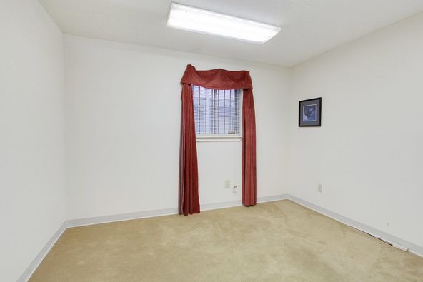 Commerce Court: 2901 Ridgelake Dr, Metairie, LA 70002